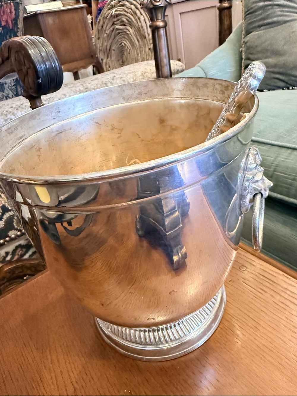 Ice bucket